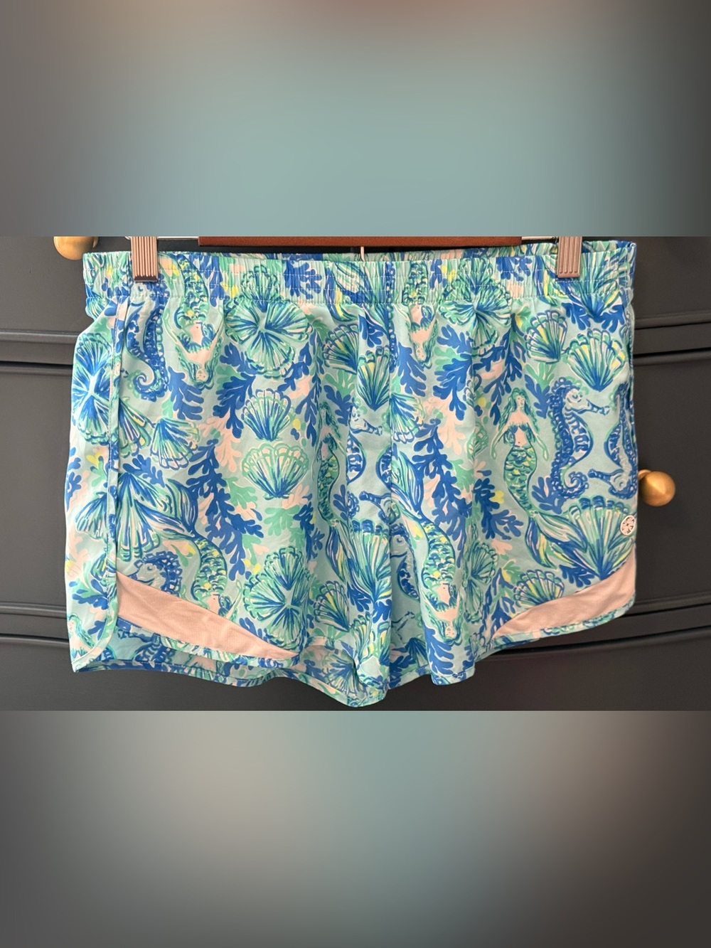 Lilly Pulitzer Blue & Teal Seashell Print Women’s Running Shorts size Large